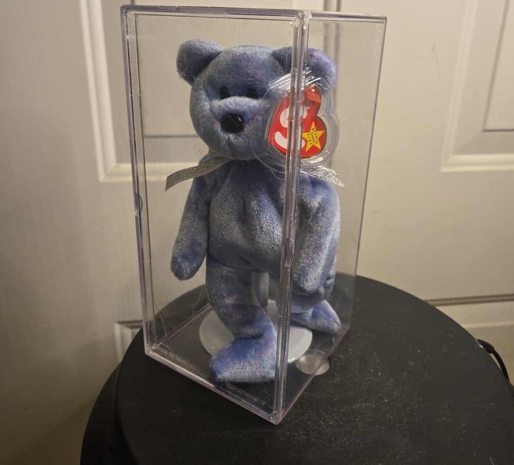 Retired 1999 Ty Beanie Baby "Clubby II" with Rare Errors Clubby Tush Tag W Case